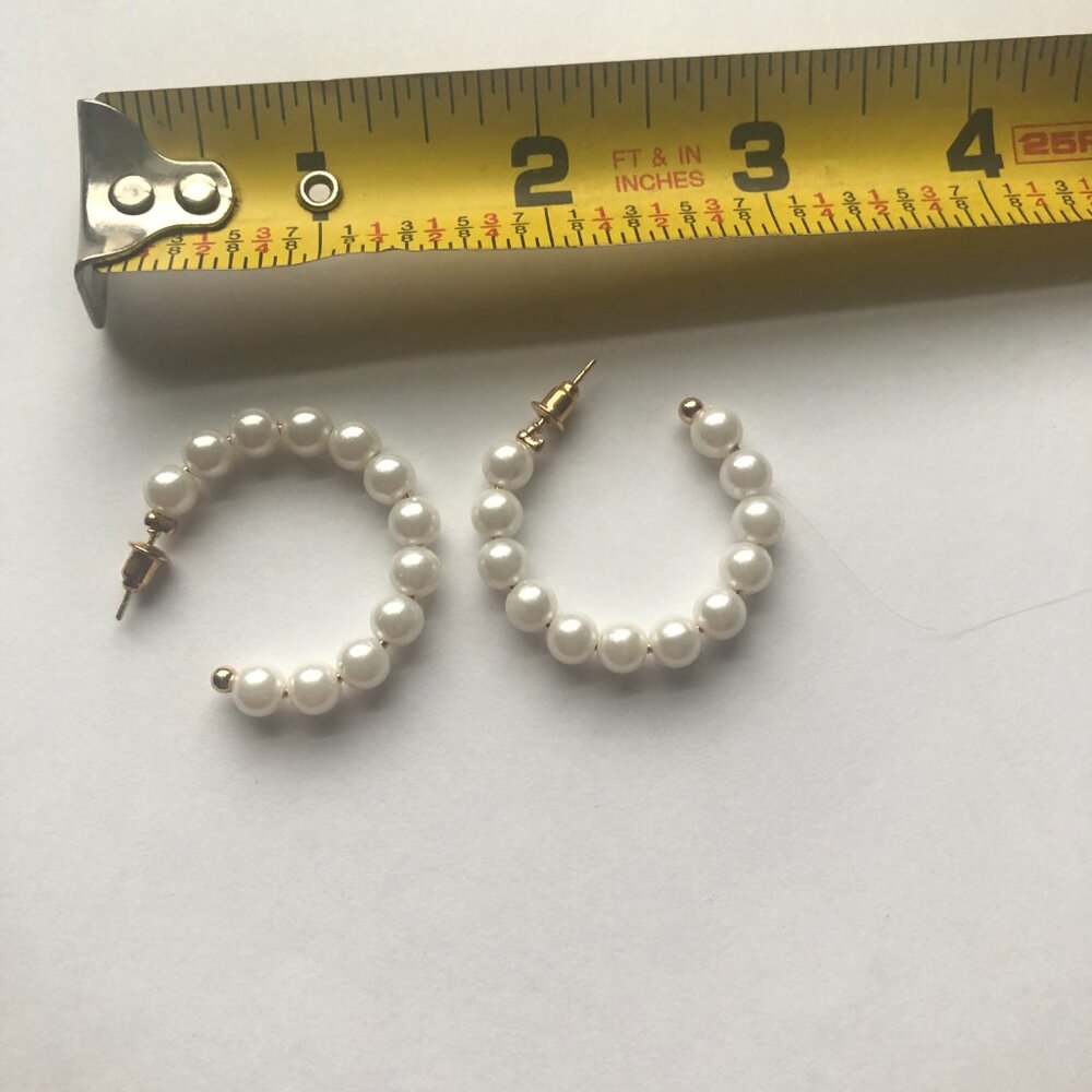 NEW PEARL HOOP EARRINGS —GOLD TONE • 1.5” HOOPS Costume Jewelry Women's Earrings - Picture 6 of 10